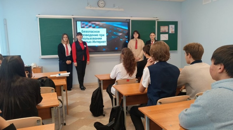 "Юные правоведы" провели урок для обливских школьников