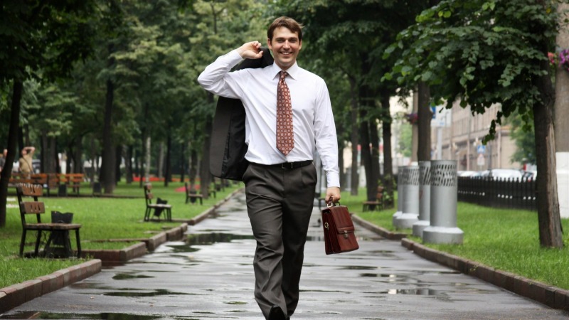 Уверенная походка делает мужчину сильнее