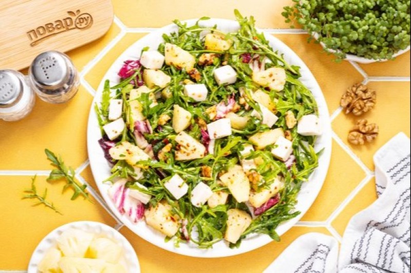 Салат с ананасом и сыром