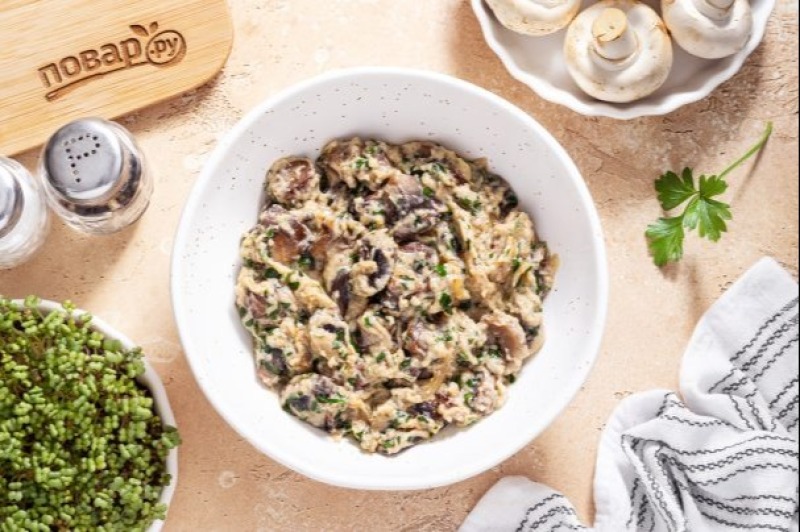 Шампиньоны в сметанном соусе