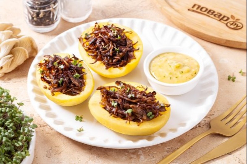 Картофель фаршированный вешенками