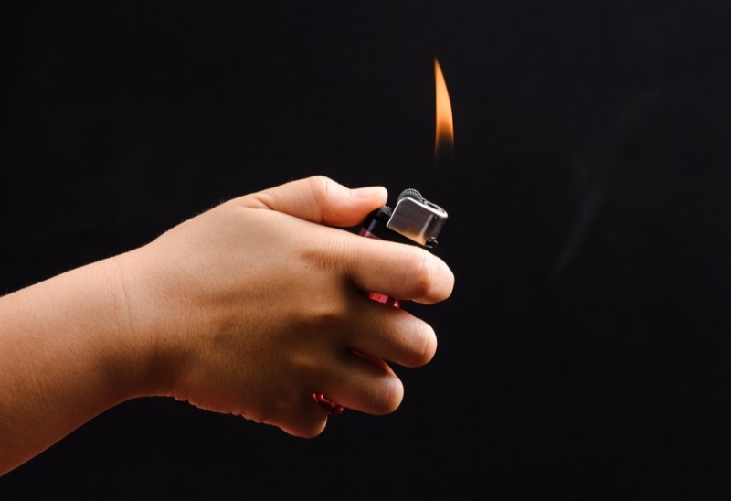 Игра с огнем: в Шахтах ребенок едва не сжег квартиру