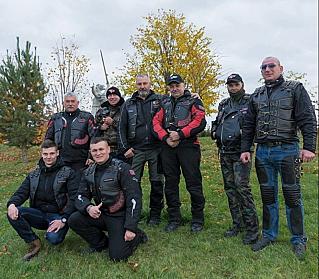 Обливские мотоциклисты приняли участие в высадке  аллеи памяти на Мамаевом кургане