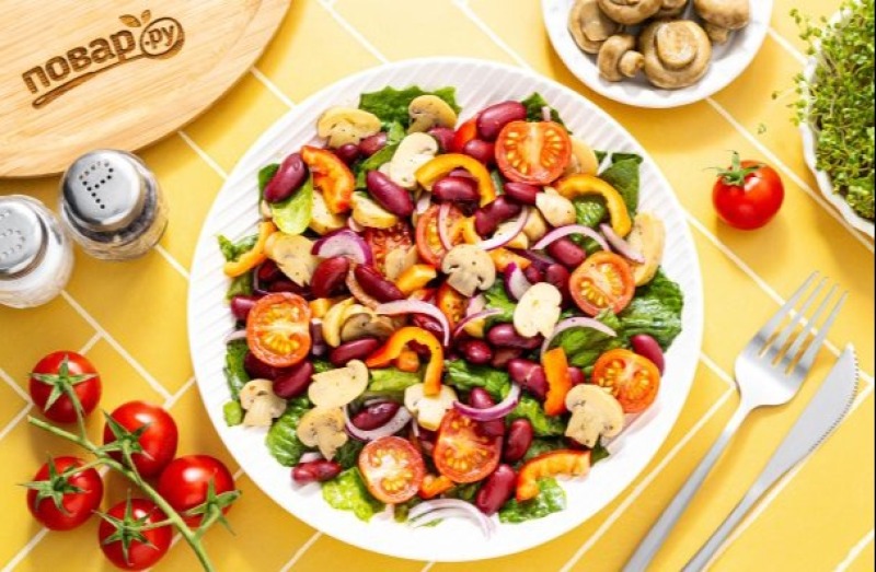 Салат с маринованными шампиньонами