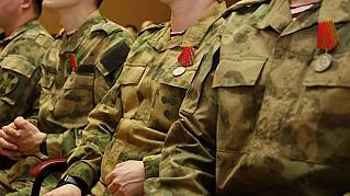 Владимир Путин поручил расширить помощь участникам СВО и их семьям