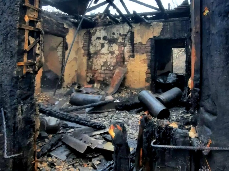 Дом сгорел дотла: в Ростовской области при пожаре погиб пенсионер