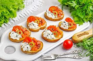 Брускетта с семгой