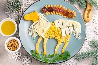 Сырная нарезка на год Лошади