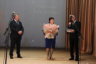 «Мир начинается с мамы»: в Обливском и Советском районах чествовали главных женщин на Земле