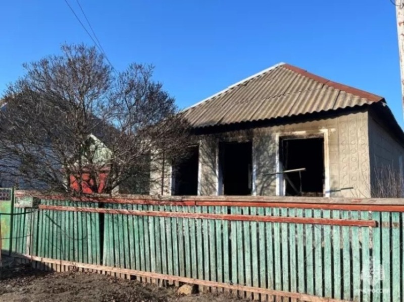 В Ростовской области из-за неисправной электропроводки сгорел жилой дом