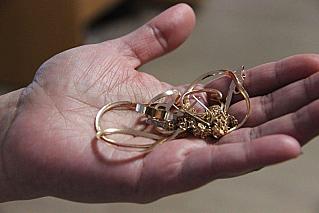 В Ростовской области дочь украла золото у своей матери