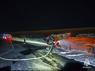 В Ростовской области перевернулся грузовик с топливом