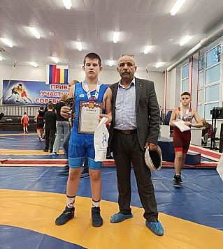 Юный борец из Обливской – лучший в областном турнире