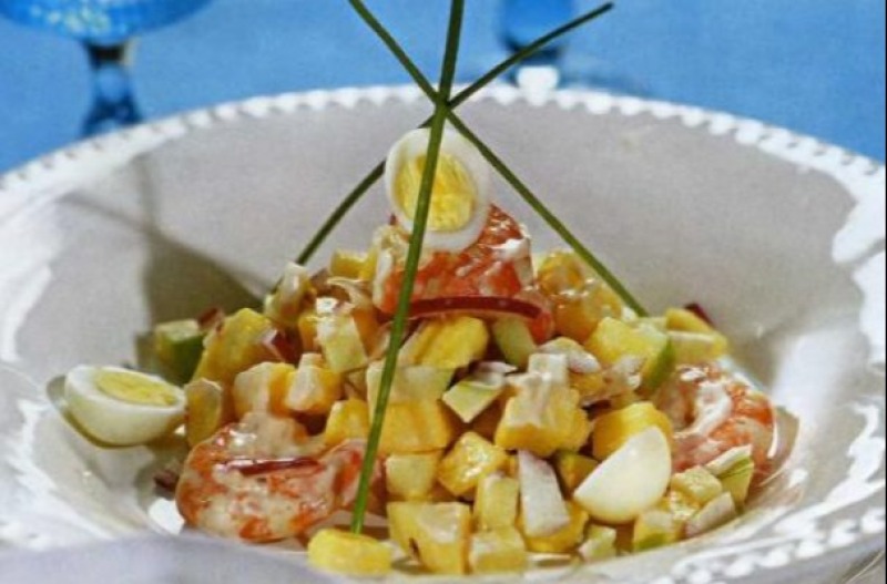 Салат из ананаса с креветками