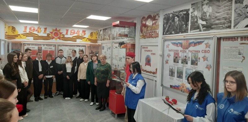 Стенд «Выпускники — участники СВО» открыли в Обливской школе № 2