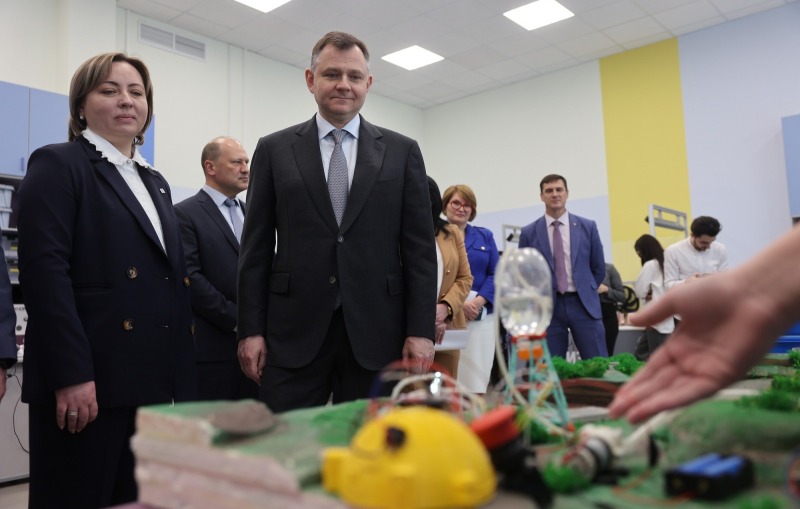 Губернатор поощрил лучших педагогов Дона за воспитание и творчество