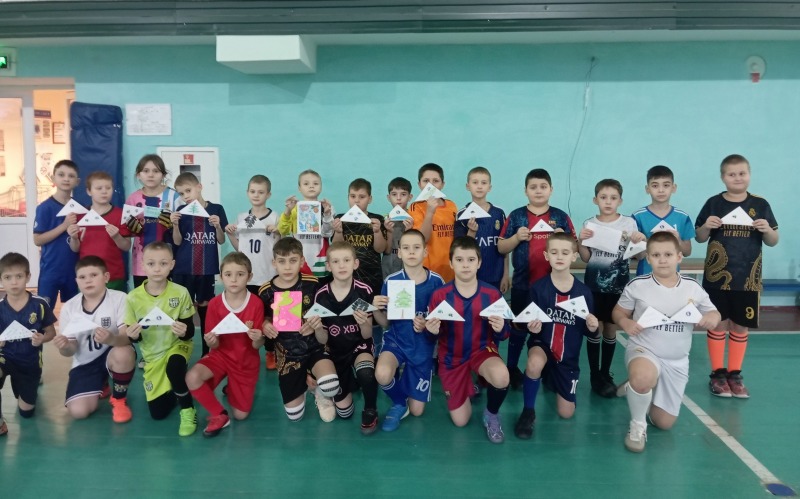 Юные спортсмены написали письма бойцам СВО