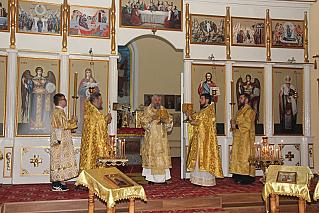 Епископ Шахтинский и Миллеровский Симон провел праздничную литургию в храме станицы Обливской