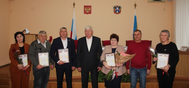 Жители Обливского района получили поощрения Донского парламента