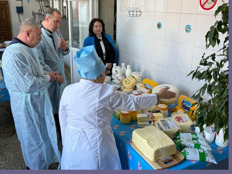 Министр экономики Дона оценил качество молочной продукции Обливского района