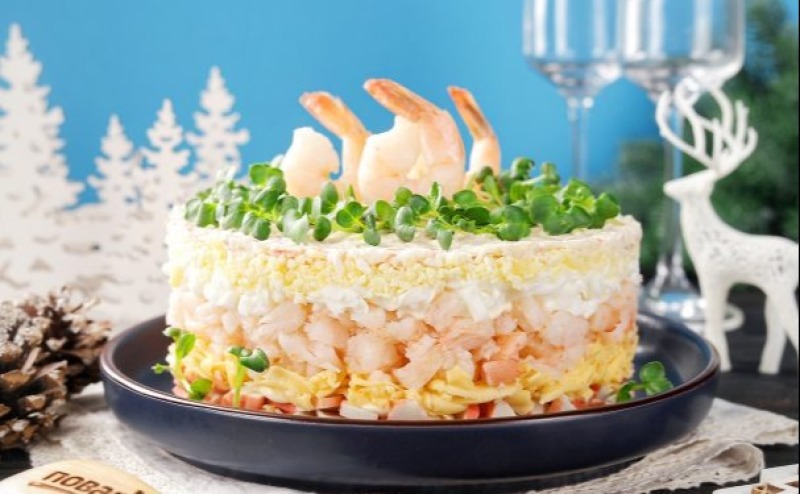 Салат слоеный с креветками