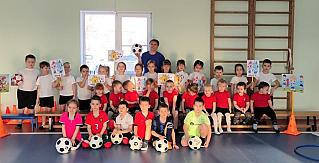 «Звездочки футбола» побывали в гостях у дошколят