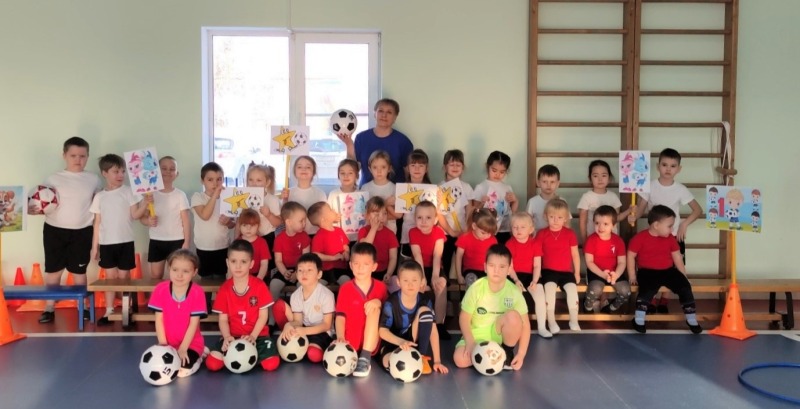 «Звездочки футбола» побывали в гостях у дошколят