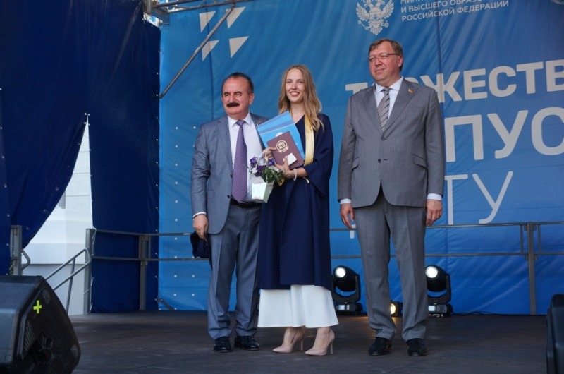 Востребованные кадры: на Дону медики и педагоги-отличники получают ипотеку под 1%