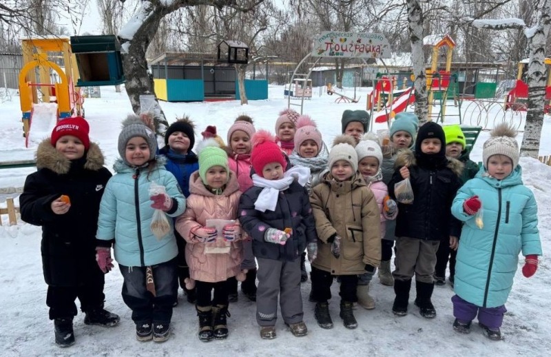 «Покормите птиц зимой!»: обливские дошкольники позаботятились о пернатых