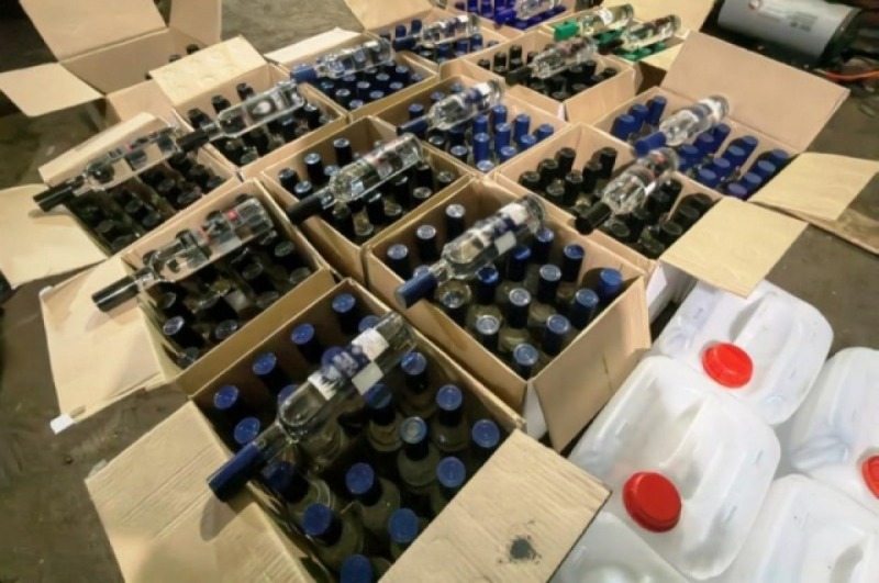 «Виски», «коньяк» и не только: цех контрафактного алкоголя раскрыли в Ростовской области