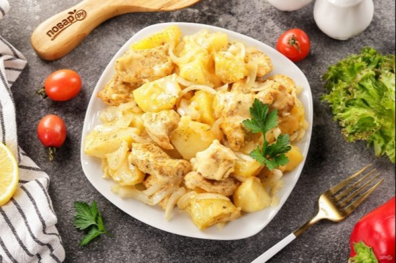 Куриная грудка, запеченная с картофелем