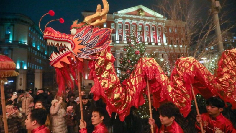 Третий Новый год: в Москве готовятся к встрече Огненной лошади