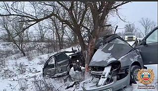 Очередная трагедия на трассе в Ростовской области: водитель погиб, пассажир – в больнице