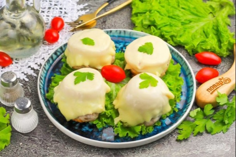 Котлеты с сыром и помидорами