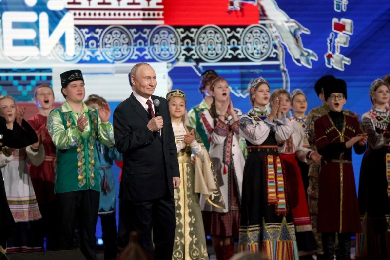 «Мы все вместе»: Владимир Путин открыл Год единства народов России