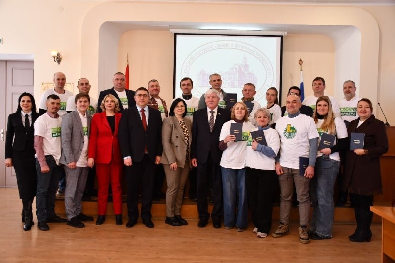 На Дону вручили дипломы выпускникам «Школы фермера»