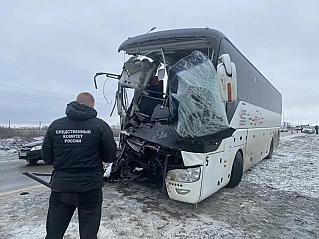 В Ростовской области столкнулись автобус и бензовоз