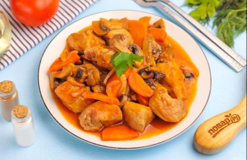 Тушеное мясо с грибами