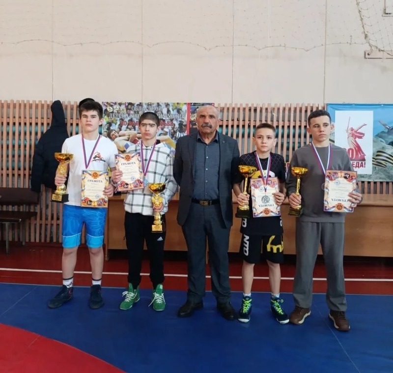 Обливские юные борцы стали призерами межрайонных соревнований