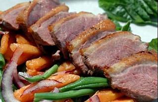 Утка с зеленой фасолью и папайя