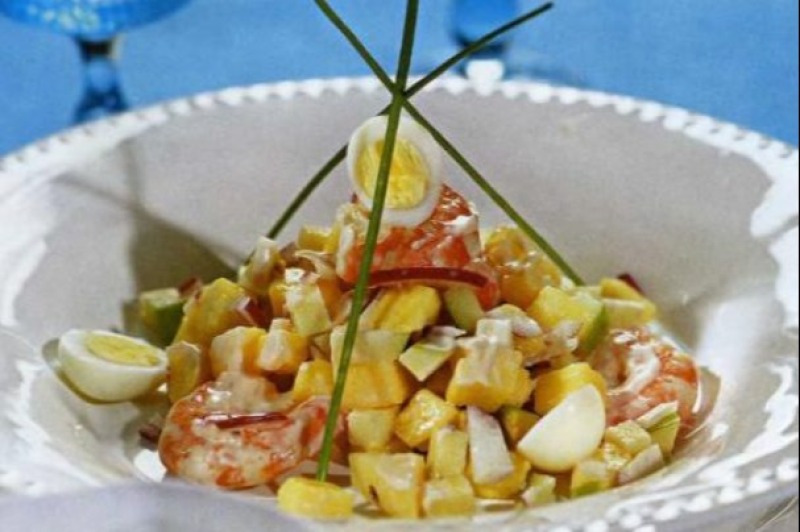 Салат из ананаса с креветками