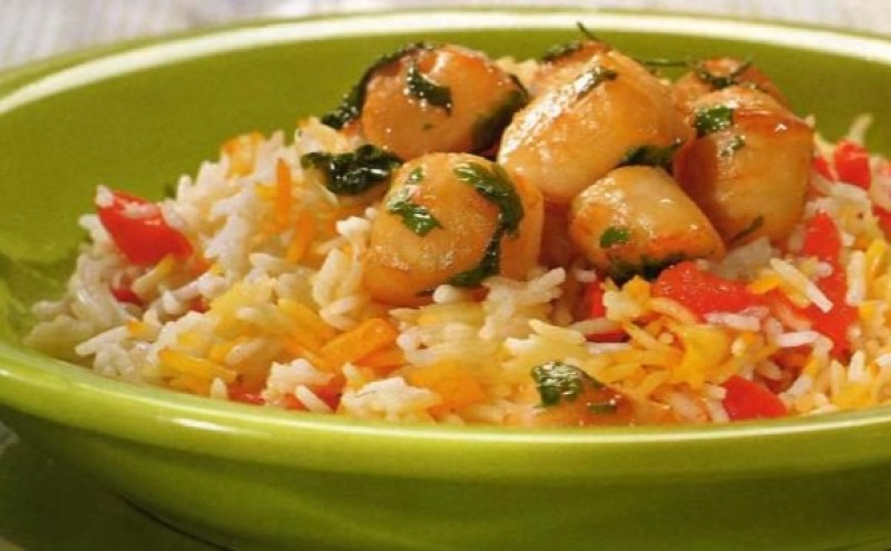 Жареные гребешки с рисом