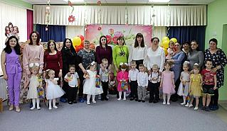 Малыши детского сада «Сказка» поздравили мам с 8 Марта