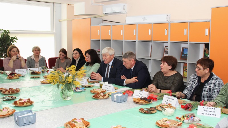 На встречах с семьями героев СВО обсудили волнующие женщин вопросы