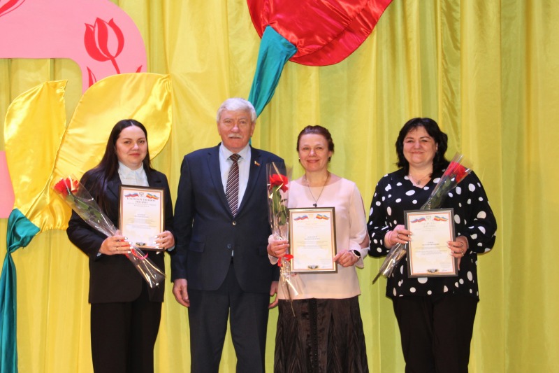 «Букет прекрасных поздравлений» к Женскому дню