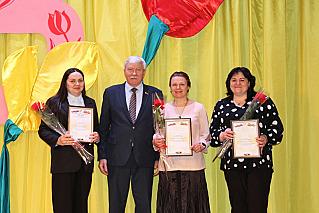 «Букет прекрасных поздравлений» к Женскому дню