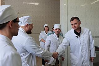 Юрий Слюсарь поручил усилить работу по привлечению персонала в больницы Дона