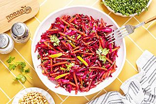 Салат из свежей моркови и свеклы