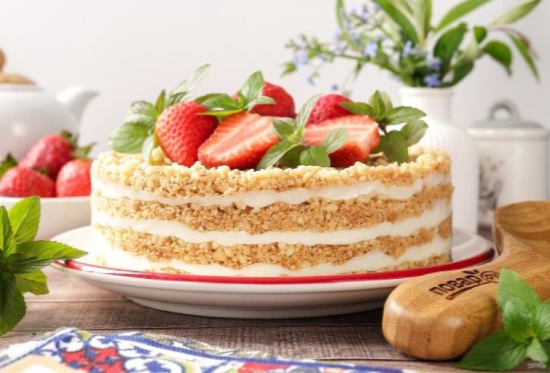 Торт из песочной крошки со сметанным кремом