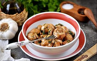 Маринованные шампиньоны в соевом соусе с чесноком и укропом